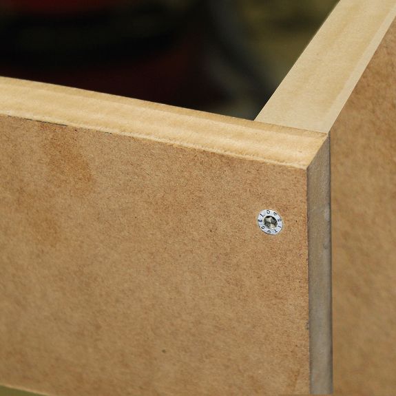 Aplicación del tornillo punta broca para madera MDF en unión de paneles
