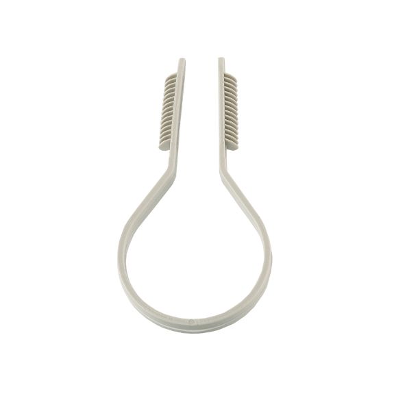 Clip plástico para sujetar cables y tubos en instalaciones eléctricas