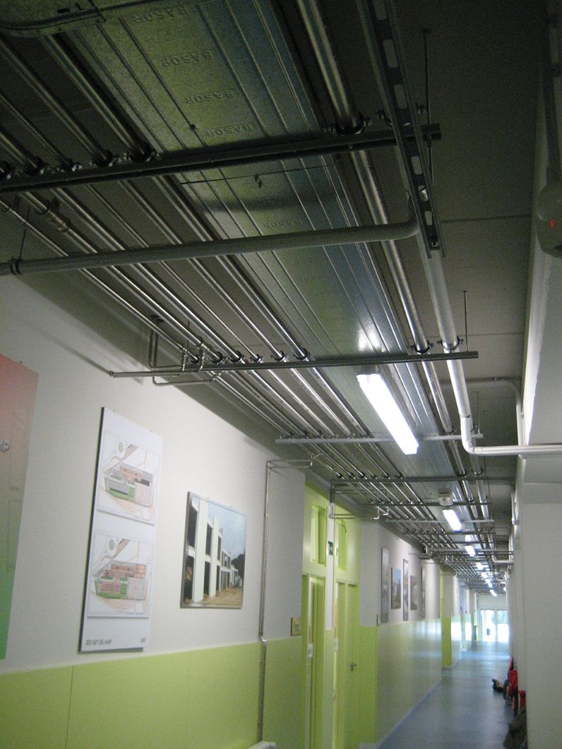 Aplicación del perfil 40x20 en sistemas de conducción y soporte de instalaciones en techo