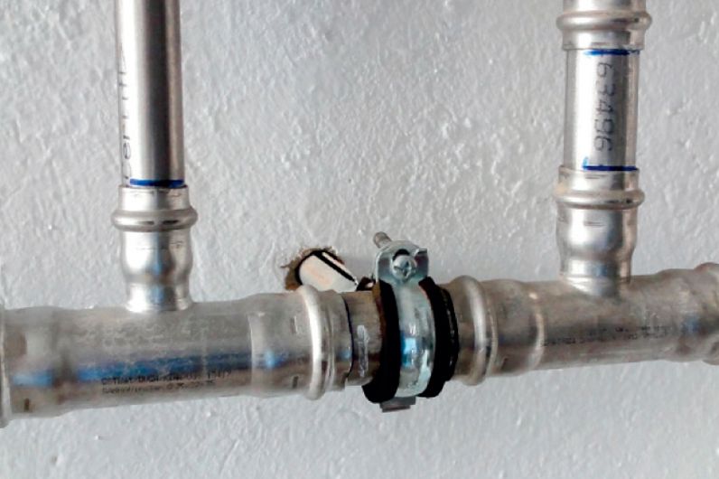 Instalación del manguito hexagonal MS en sistema de tuberías