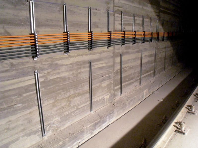 Aplicación del perfil multitub PTTR en montaje de conducciones eléctricas y sistemas de cableado