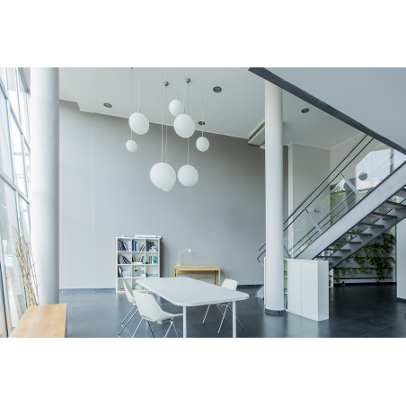 Aplicación del basculante gancho BG para colgar lámparas en techos altos