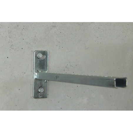 Soporte metálico fijado a pared de hormigón con tornillos BTS-6 B de cabeza hexagonal