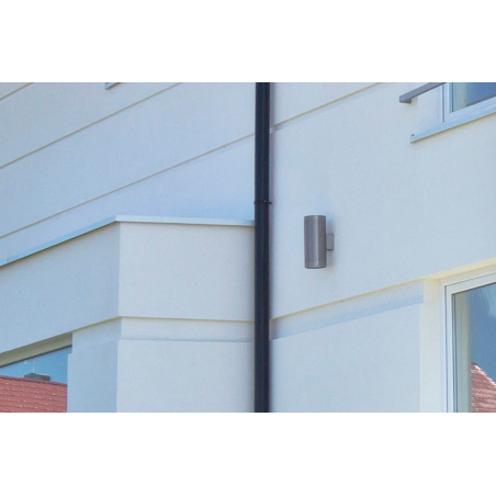 Imagen de aplicación del taco de aislamiento IPL: lámpara en la fachada aislada