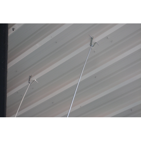 Instalación del soporte trapezoidal TPZF en cubierta metálica para suspensión de sistemas