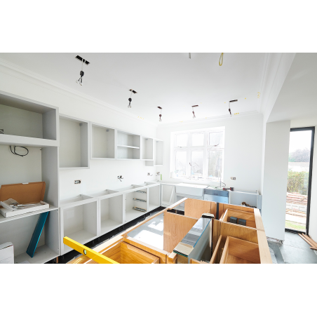 Montaje de muebles de cocina con tornillos para madera