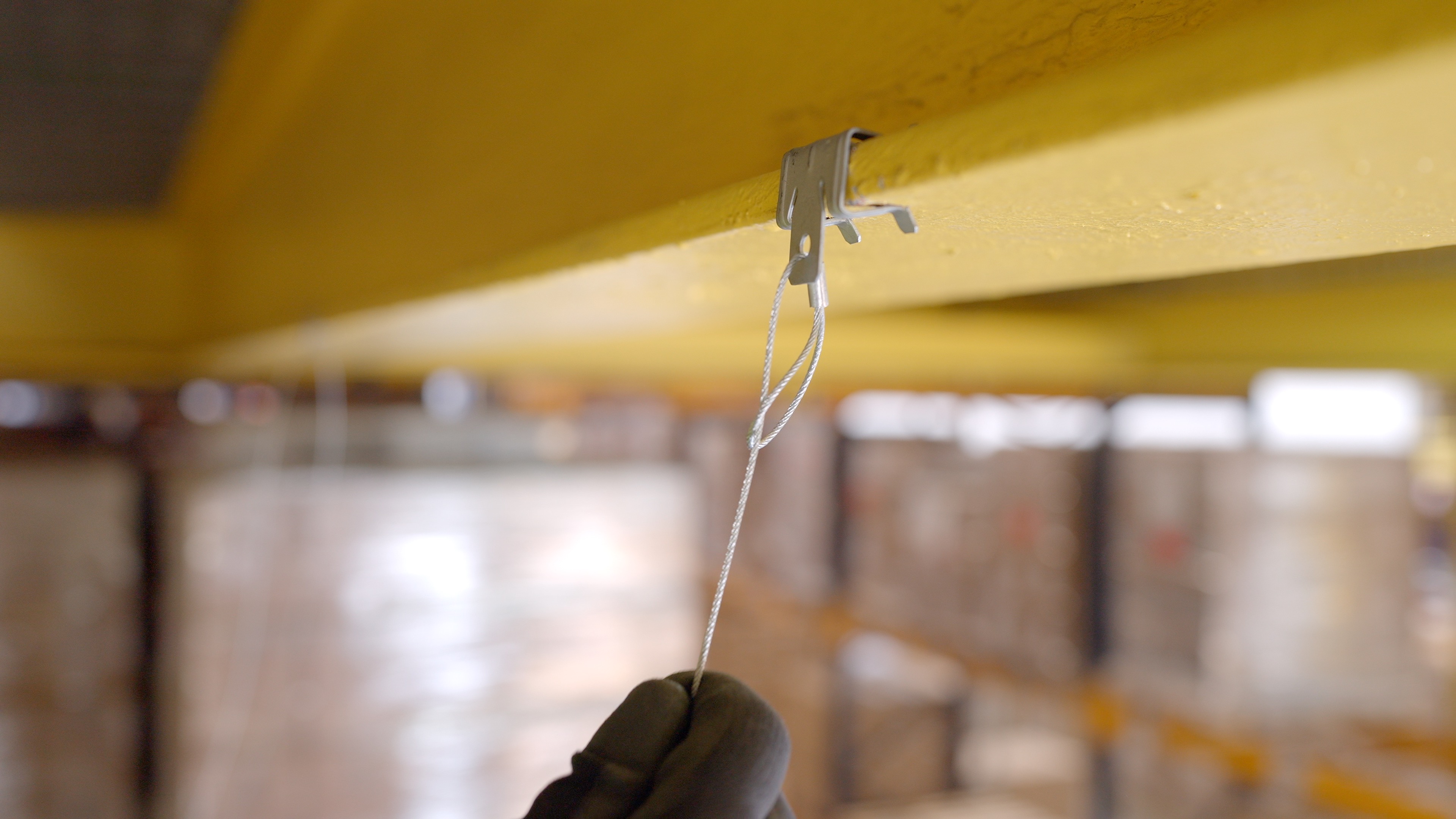 Aplicación del sistema de fijación suspendida LWFS en estructura metálica