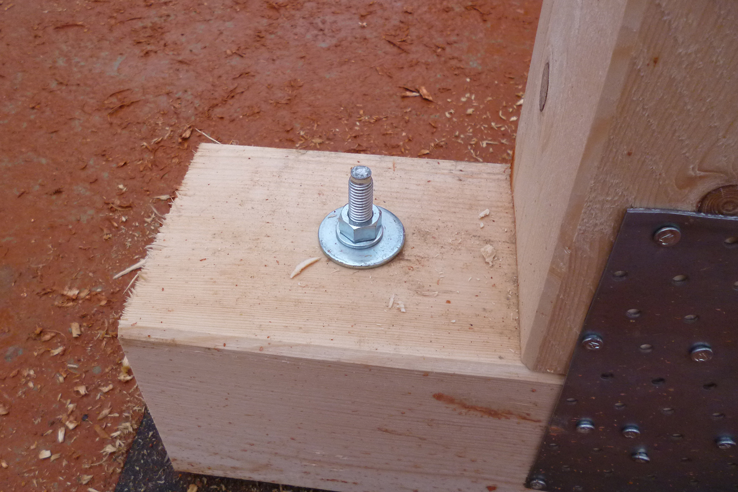 Aplicación del anclaje espárrago BA plus DIN440 en estructura de madera