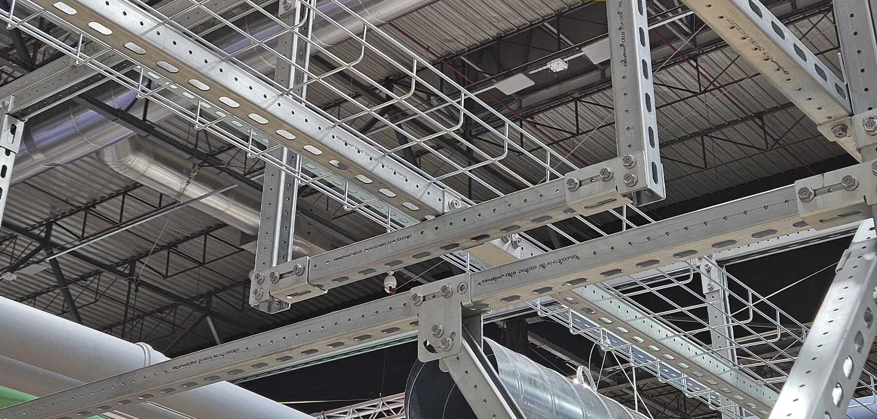 Sistema de soportación para instalación eléctrica instalado con el sistema Fast Assembly Strut de CELO