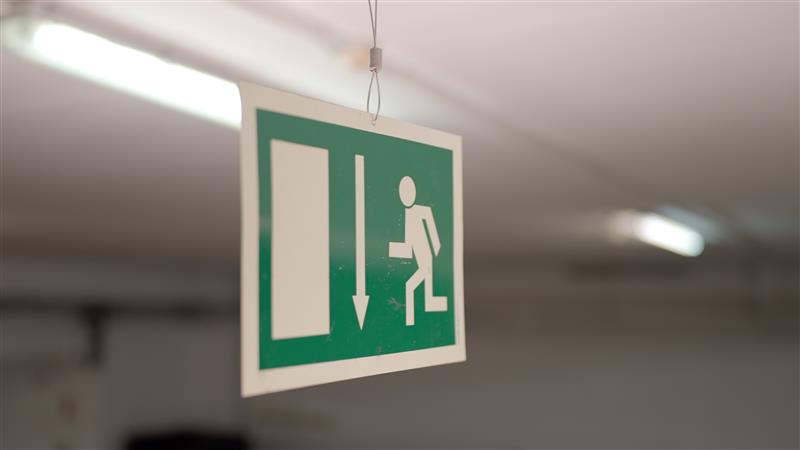 Aplicación del sistema de fijación suspendida AWFS para señalización