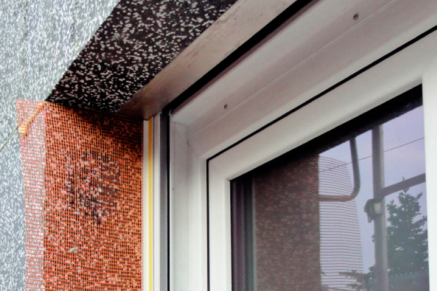 Aplicación del taco metálico para premarco MR en instalación de ventana
