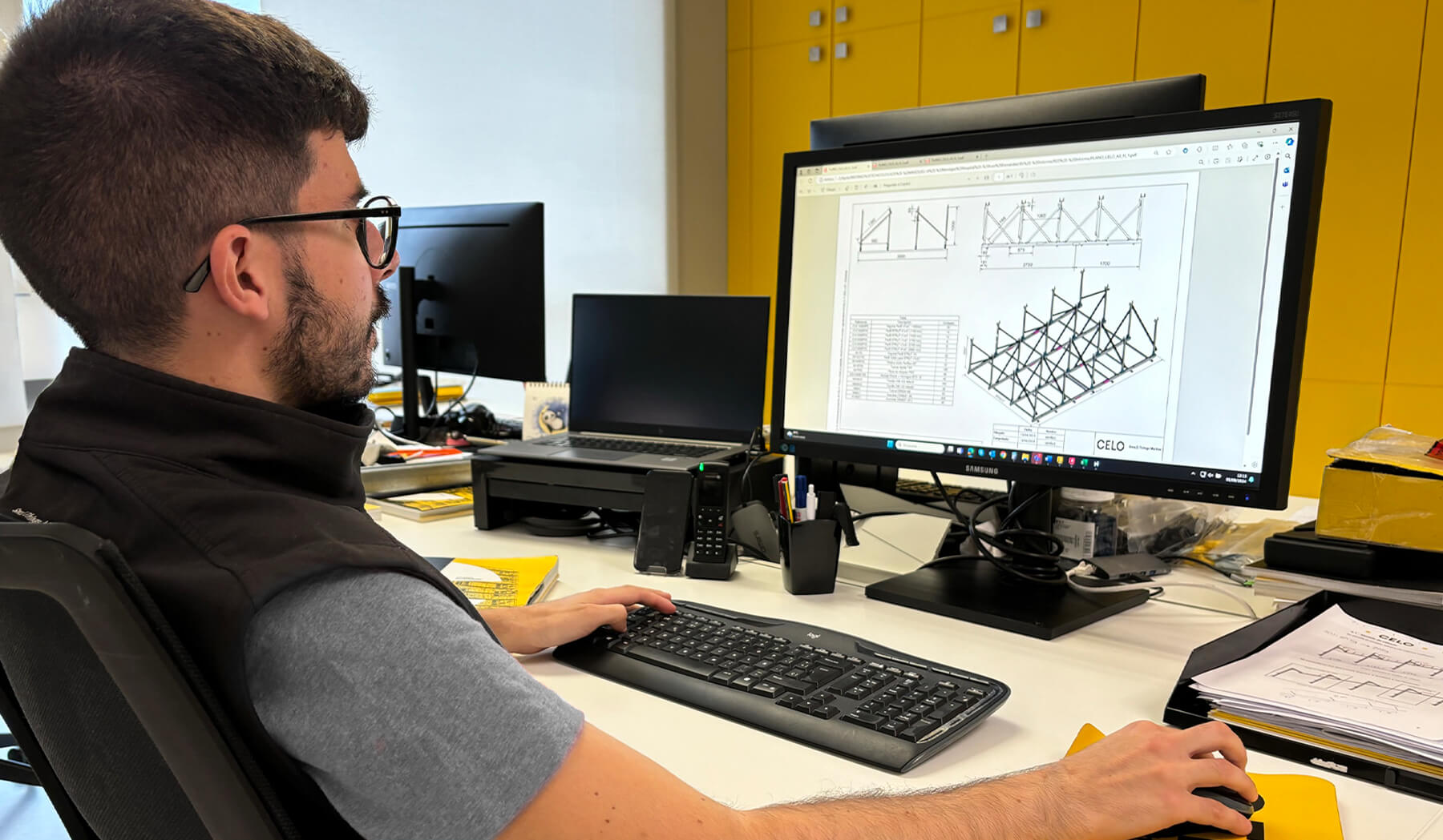 Ingeniero de CELO realizando un estudio de bancada premontada y despiece gratuito