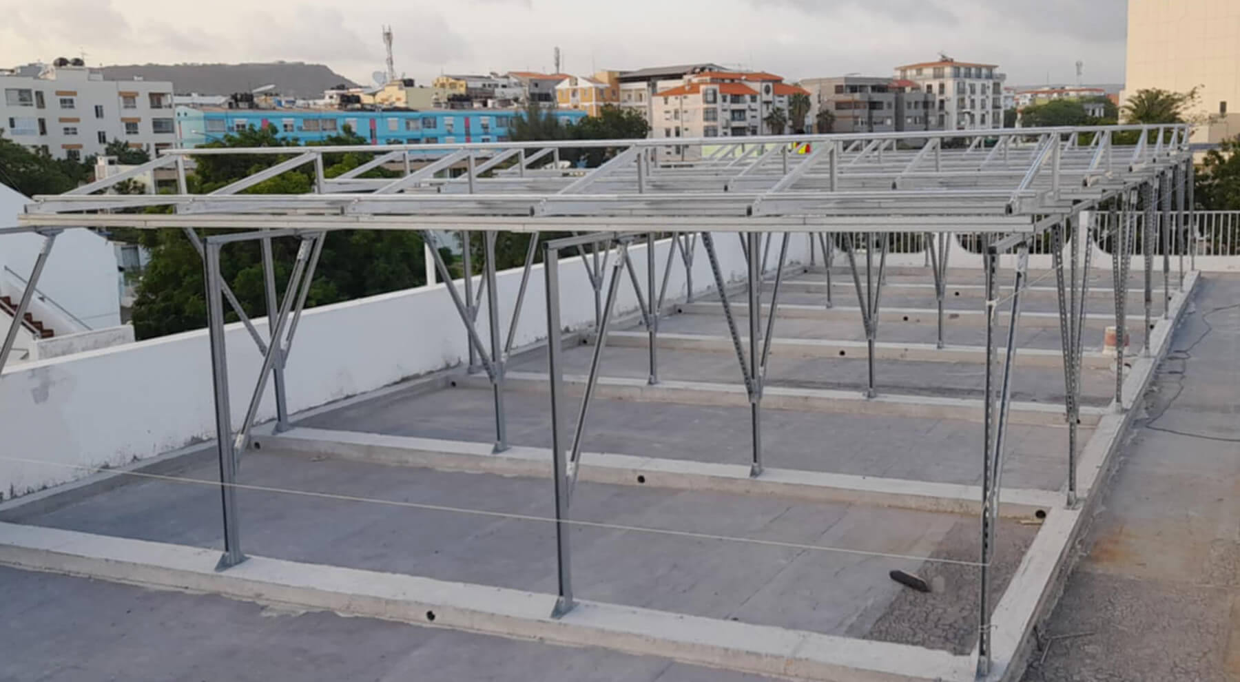 Sistema de soportación de CELO para aerotermia en una cubierta de Andorra