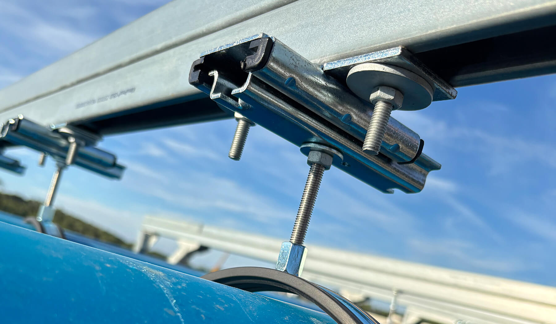 Patín de expansión para instalaciones de tuberías con abrazaderas isofónicas de CELO