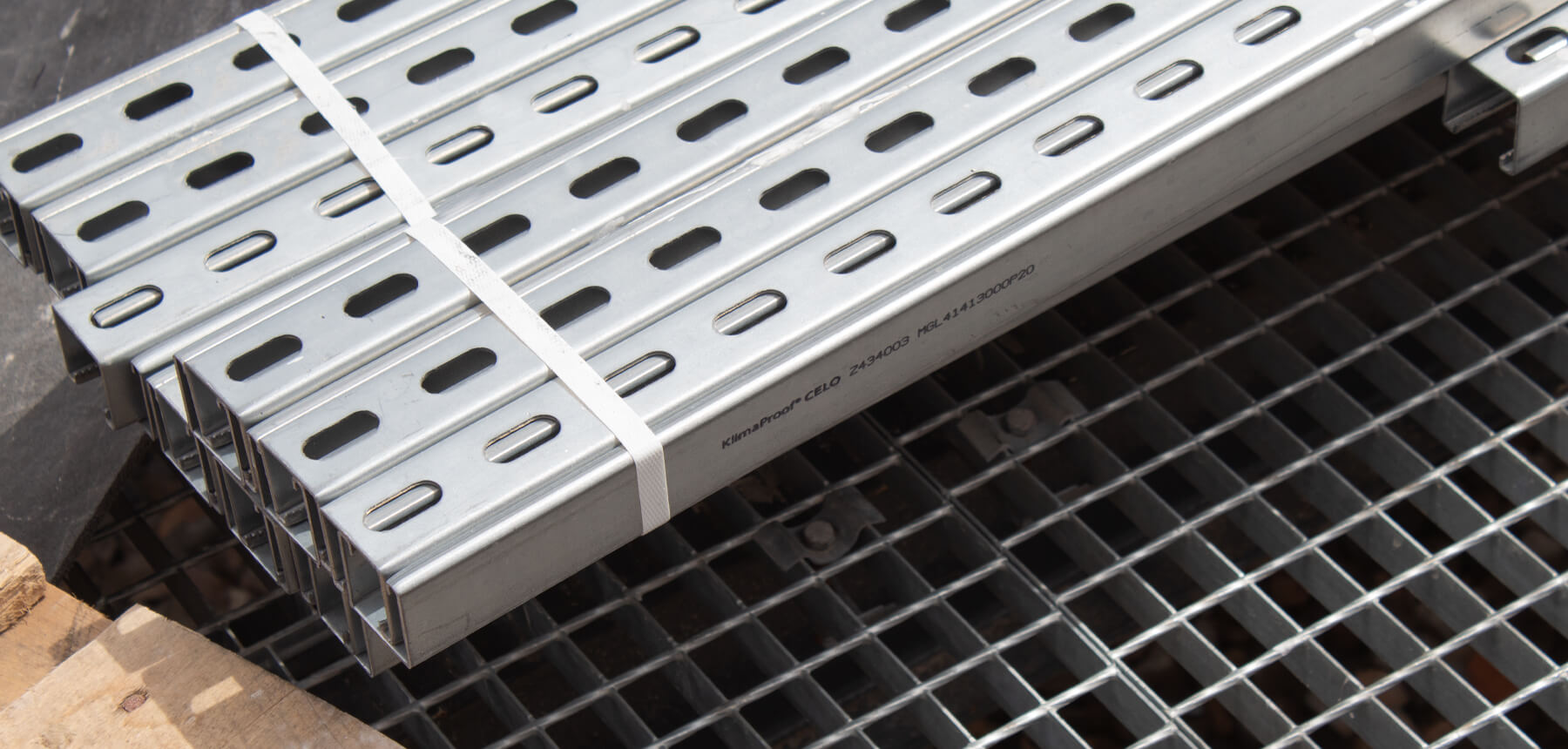 Perfiles de soportación KlimaProof de CELO cortados a medida para un proyecto