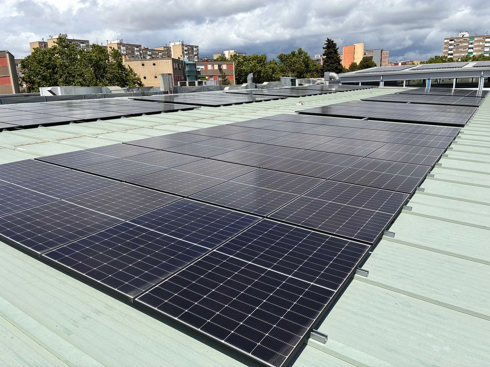 estructura para placas solares en cubierta metálica
